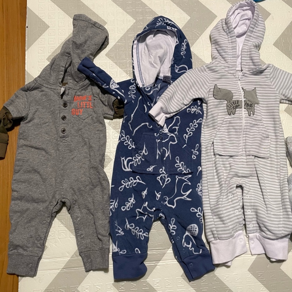 3 Iong sleeve/pants onesies 3 month baby boy